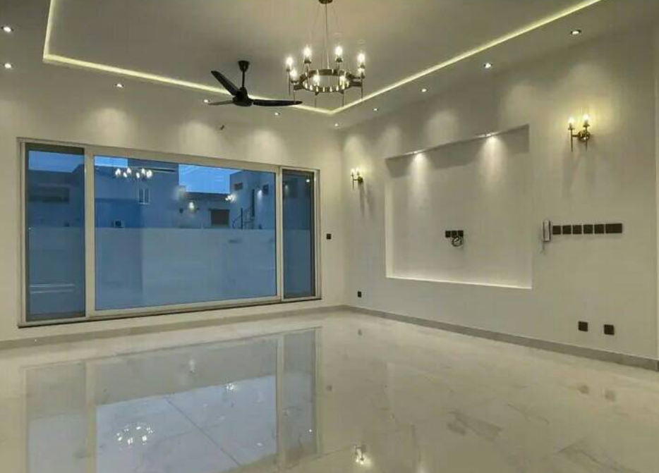 1 Kanal luxurious bungalow for sale in DHA Lahore